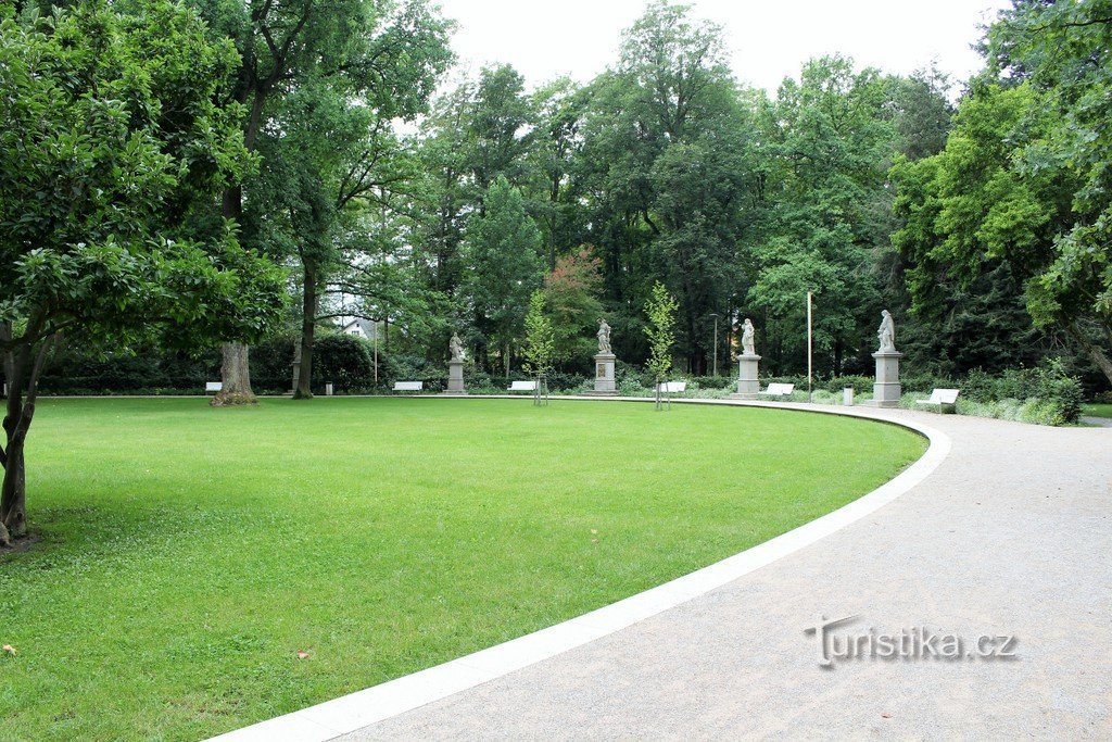 Sculptures of the four seasons