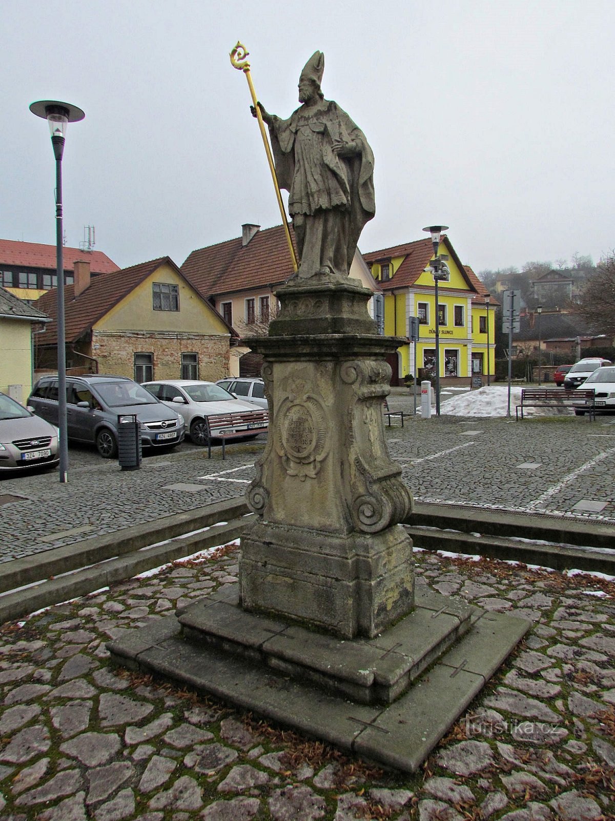 Szobrok a Brum téren