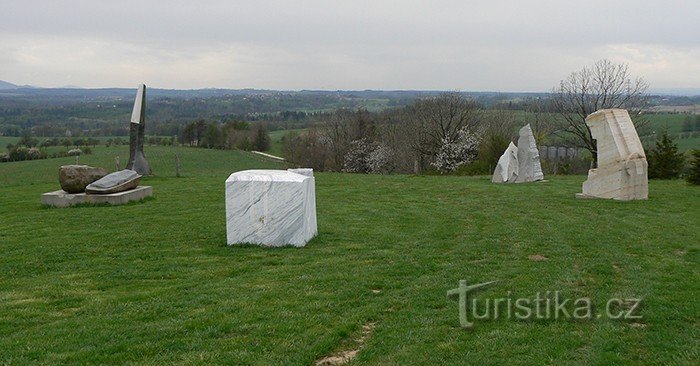 Statuen auf der Aussichtswiese