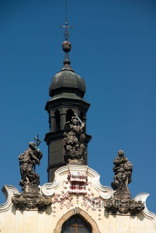 Statuen an der Fassade