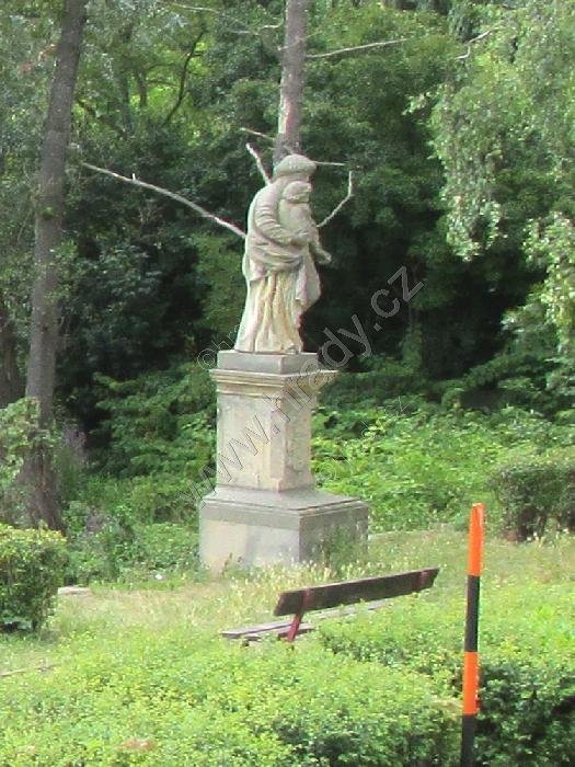 sochy pod libochovickým zámkem