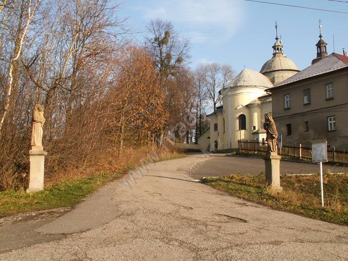 sochy sv. Antonína Paduánského a Jana Nepomuckého