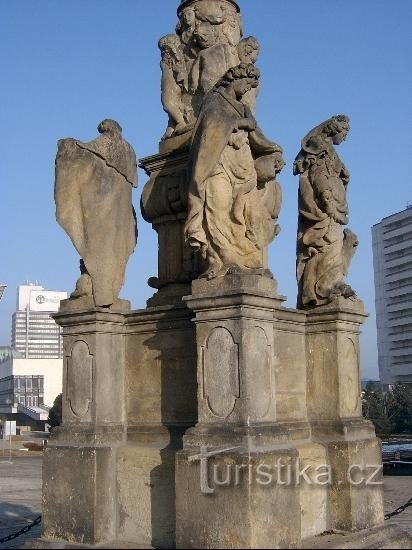 Statuen von Heiligen