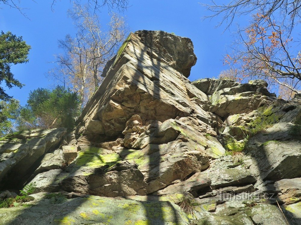 Sokolka in druge skale ter skalnjaki nad Divoko Desnou (Kouty nad Desnou)