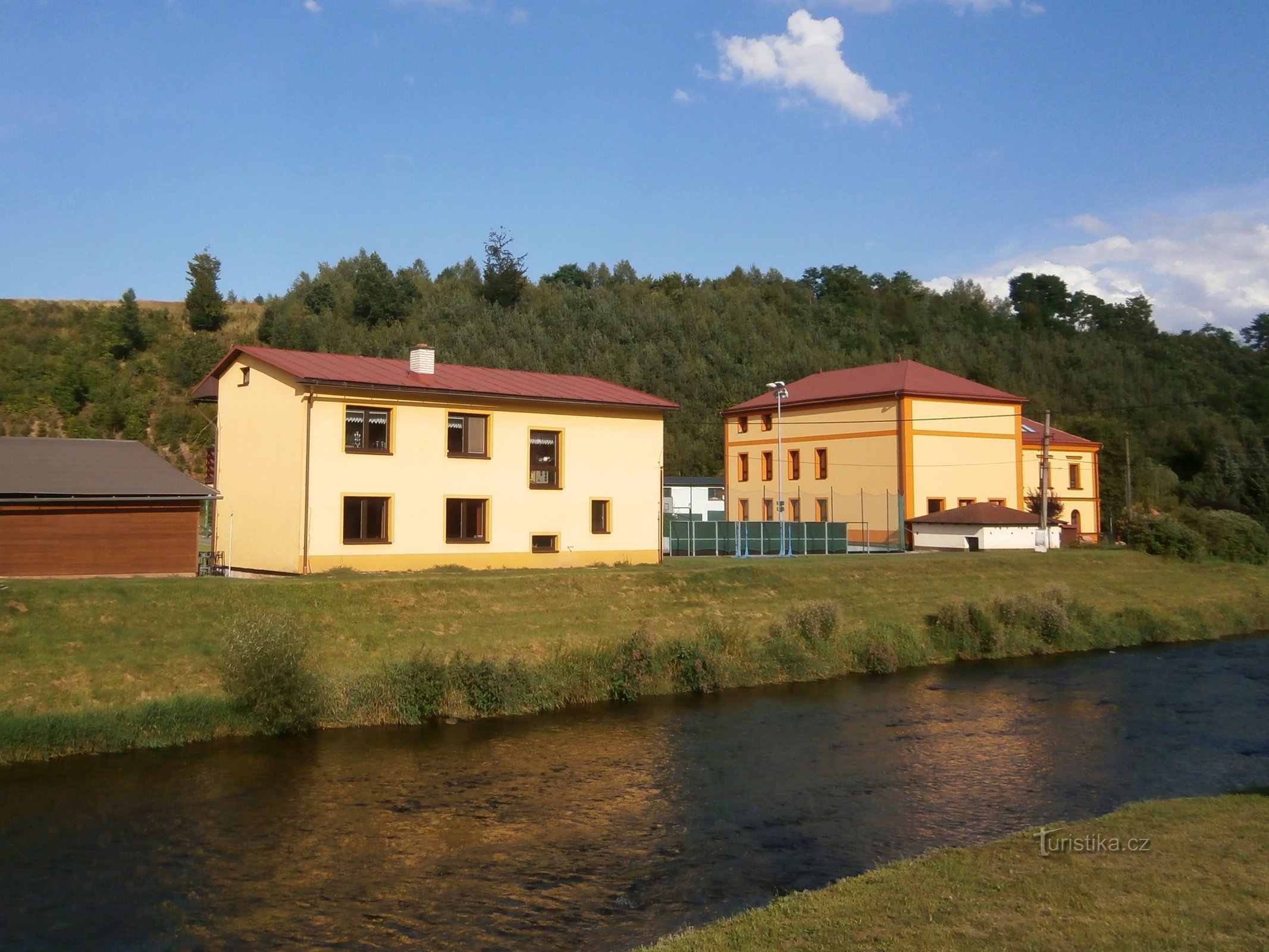 Sokolovna met school (Havlovice, 4.8.2016 augustus XNUMX)