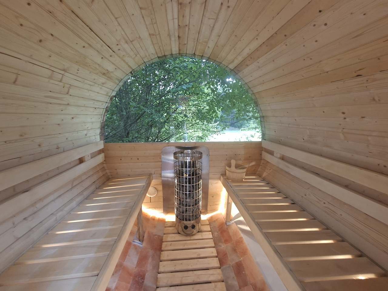 Solná sauna s panoramatickým oknem