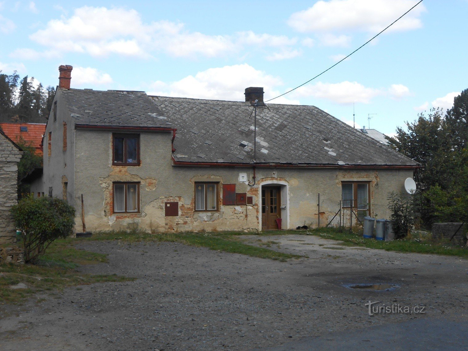 Sosnová-casa no. 113 con los restos de una antigua fortaleza