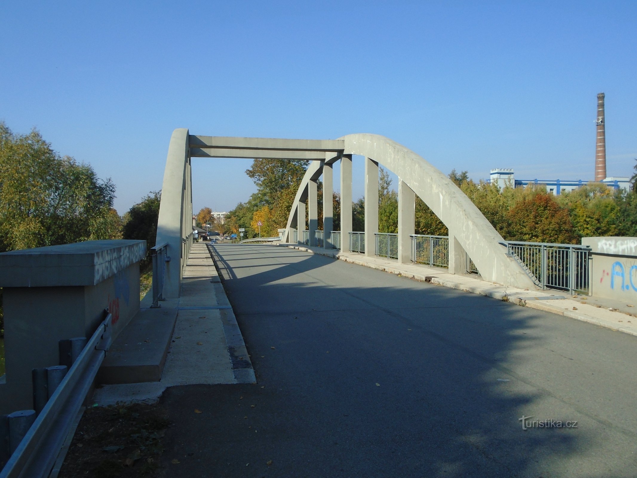 Η τρέχουσα γέφυρα πάνω από τον Έλβα (Černožice, 10.10.2018/XNUMX/XNUMX)