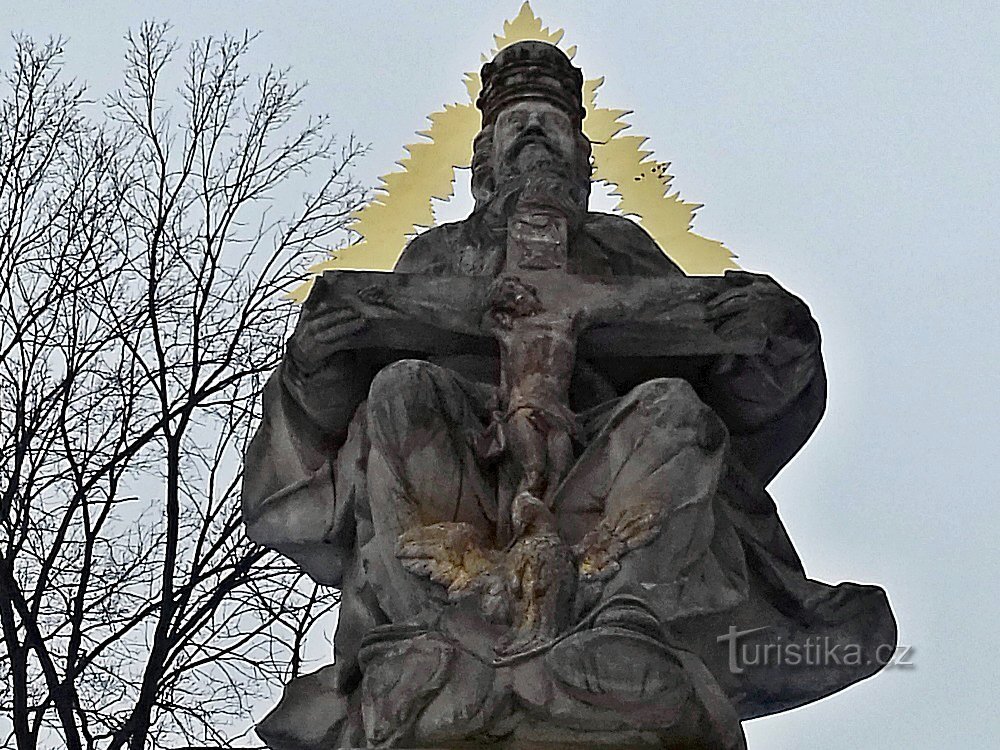 estatua de la Santísima Trinidad