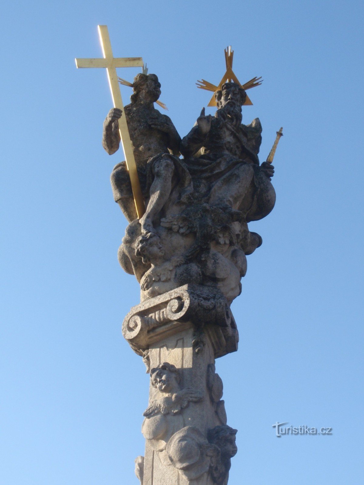 Die Statue der Heiligen Dreifaltigkeit in Troubsk