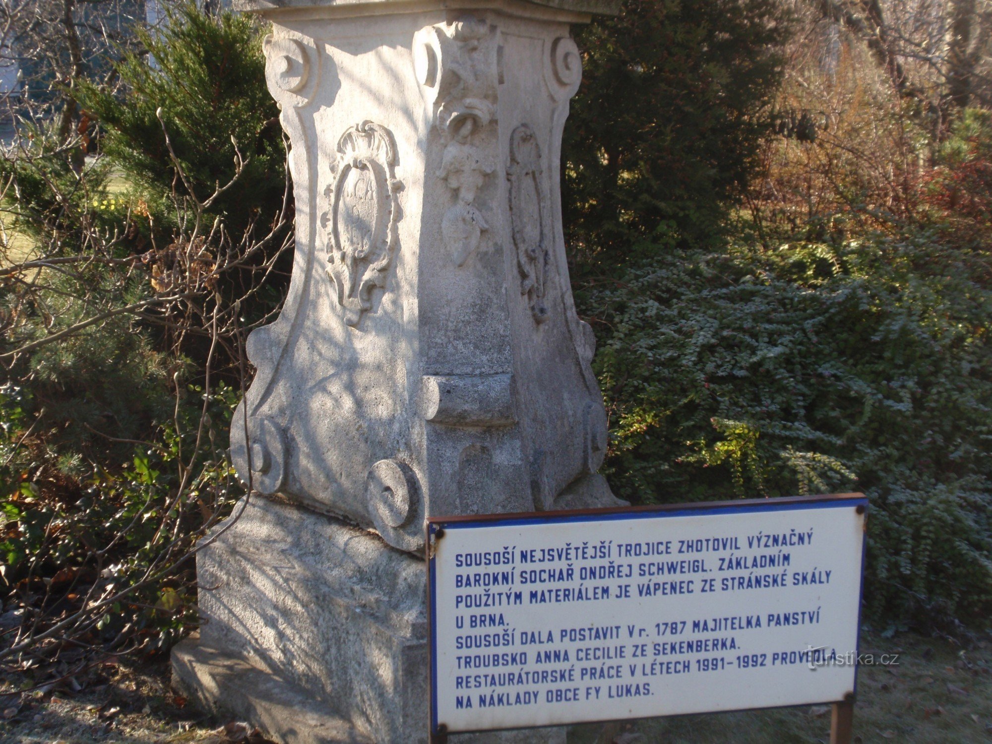 La statue de la Sainte Trinité à Troubsk