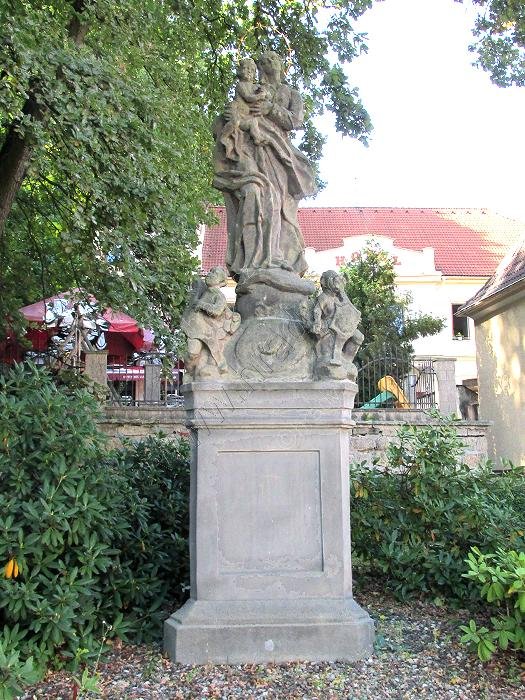 sousoší Neposkvrněného početí Panny Marie