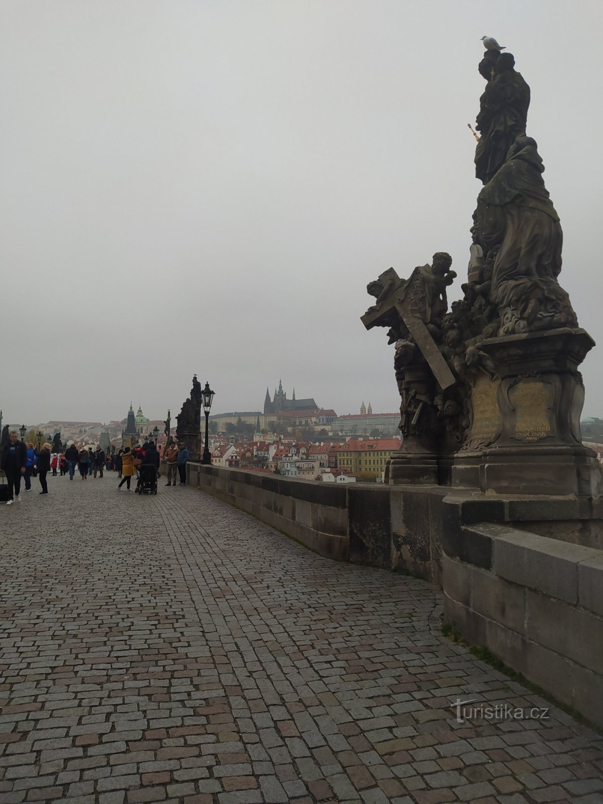 Figury Matki Boskiej i św. Bernarda, Most Karola, Praga