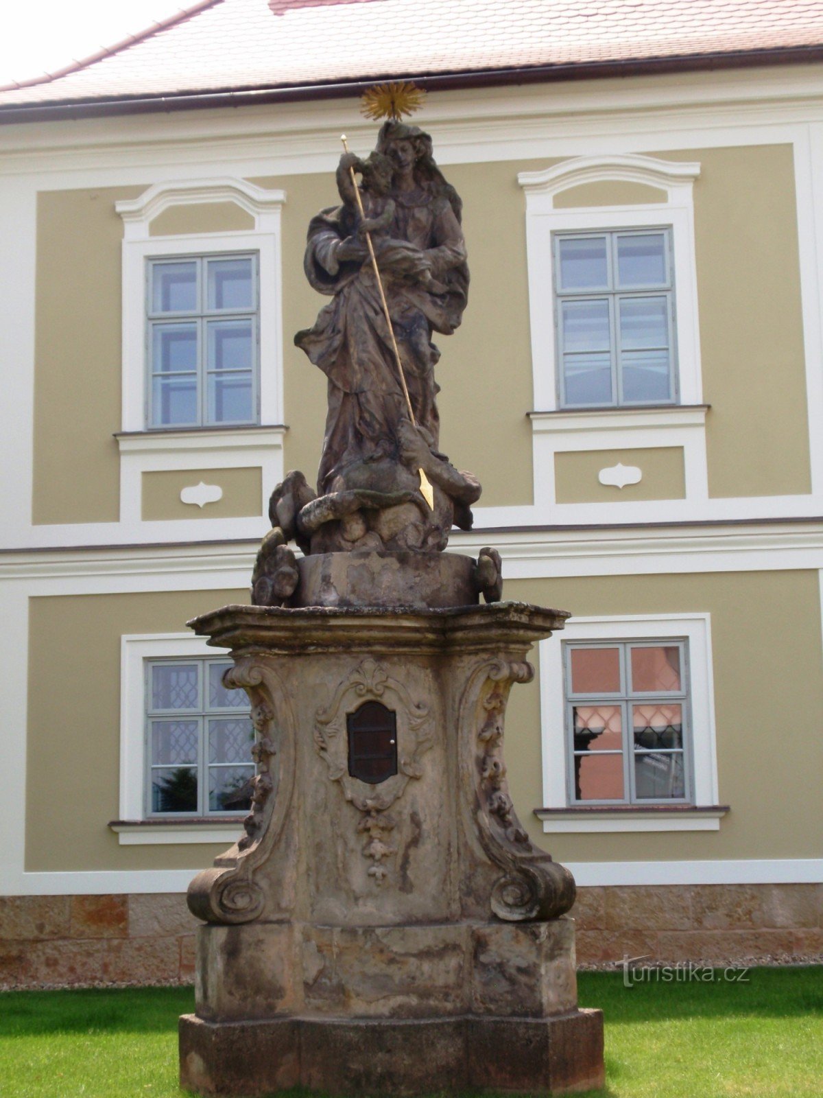 Estatua de la Virgen María en Křenov