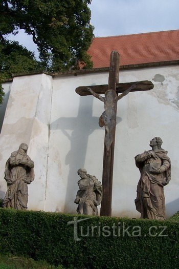 Sculpture in front of the Upper Castle