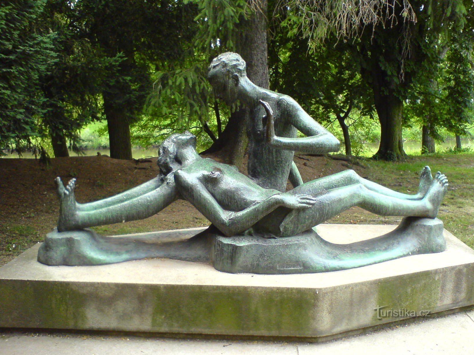 Скульптура Слияние Эльбы и Орлики