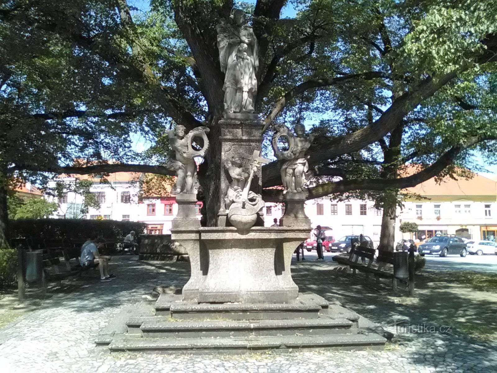 Standbeeld van St. Johannes van Nepomuk in Netolice