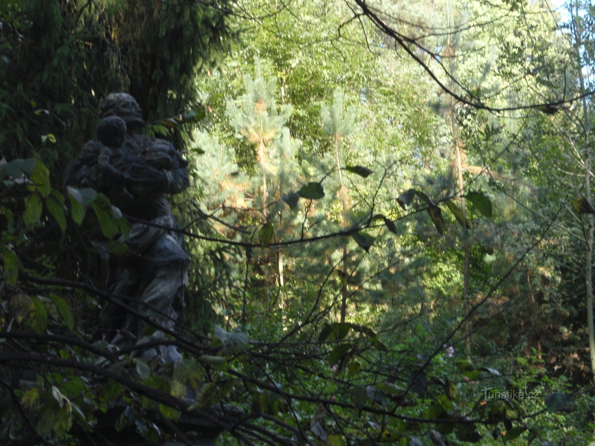 Statua di S. Giuseppe con Gesù Bambino vicino a Tasov