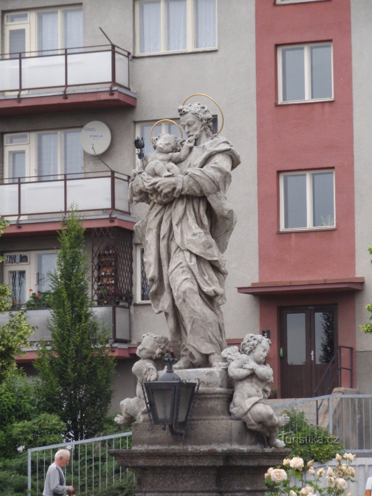 圣雕像约瑟夫和小耶稣在 Velké Meziříčí