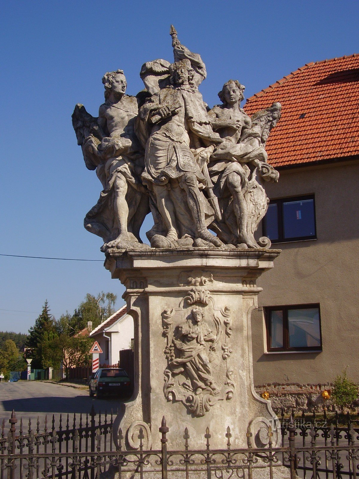 Posąg św. Wacław z aniołami w Budišov