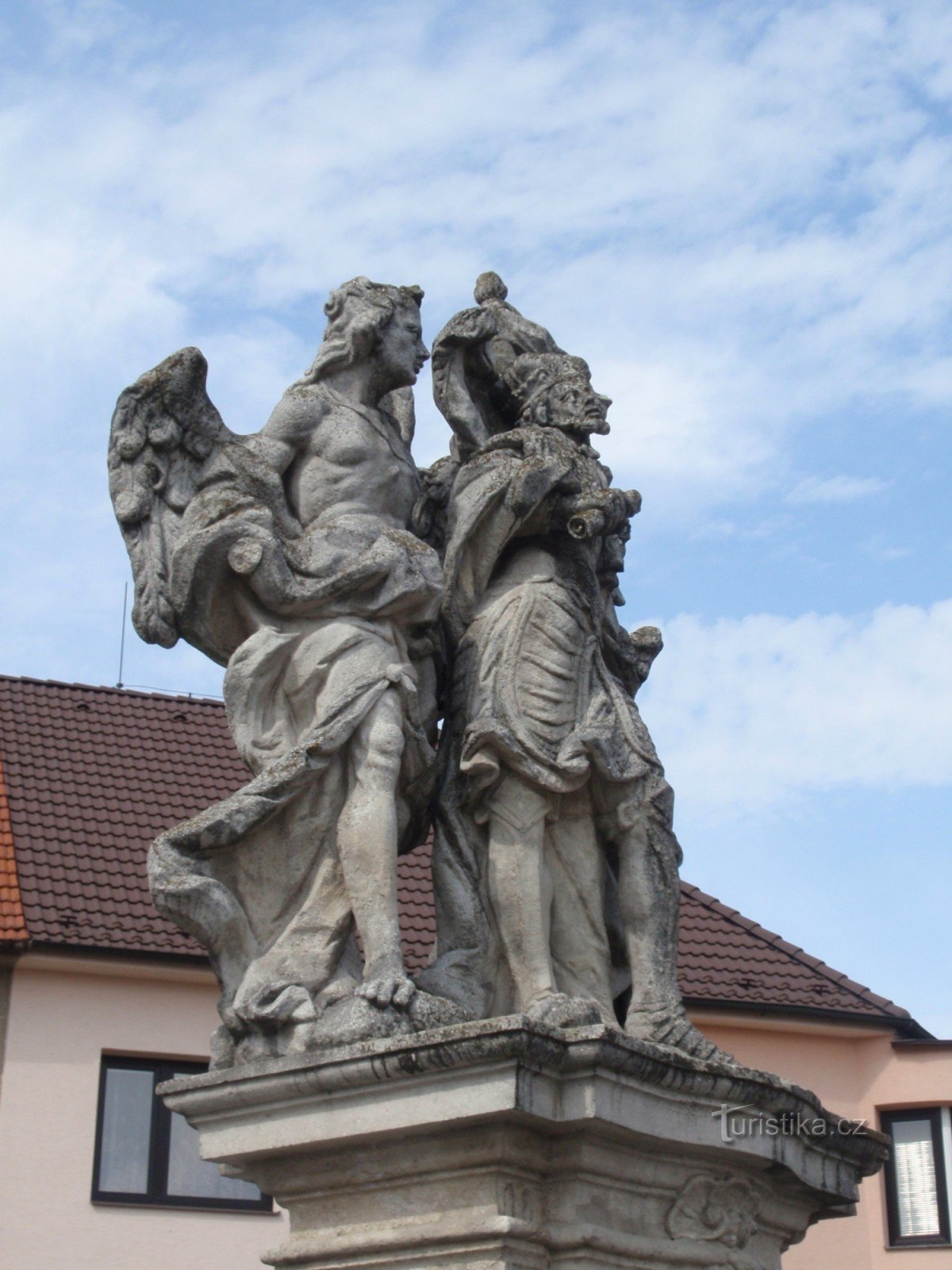 Pyhän patsas Venceslas enkelien kanssa Budišovissa