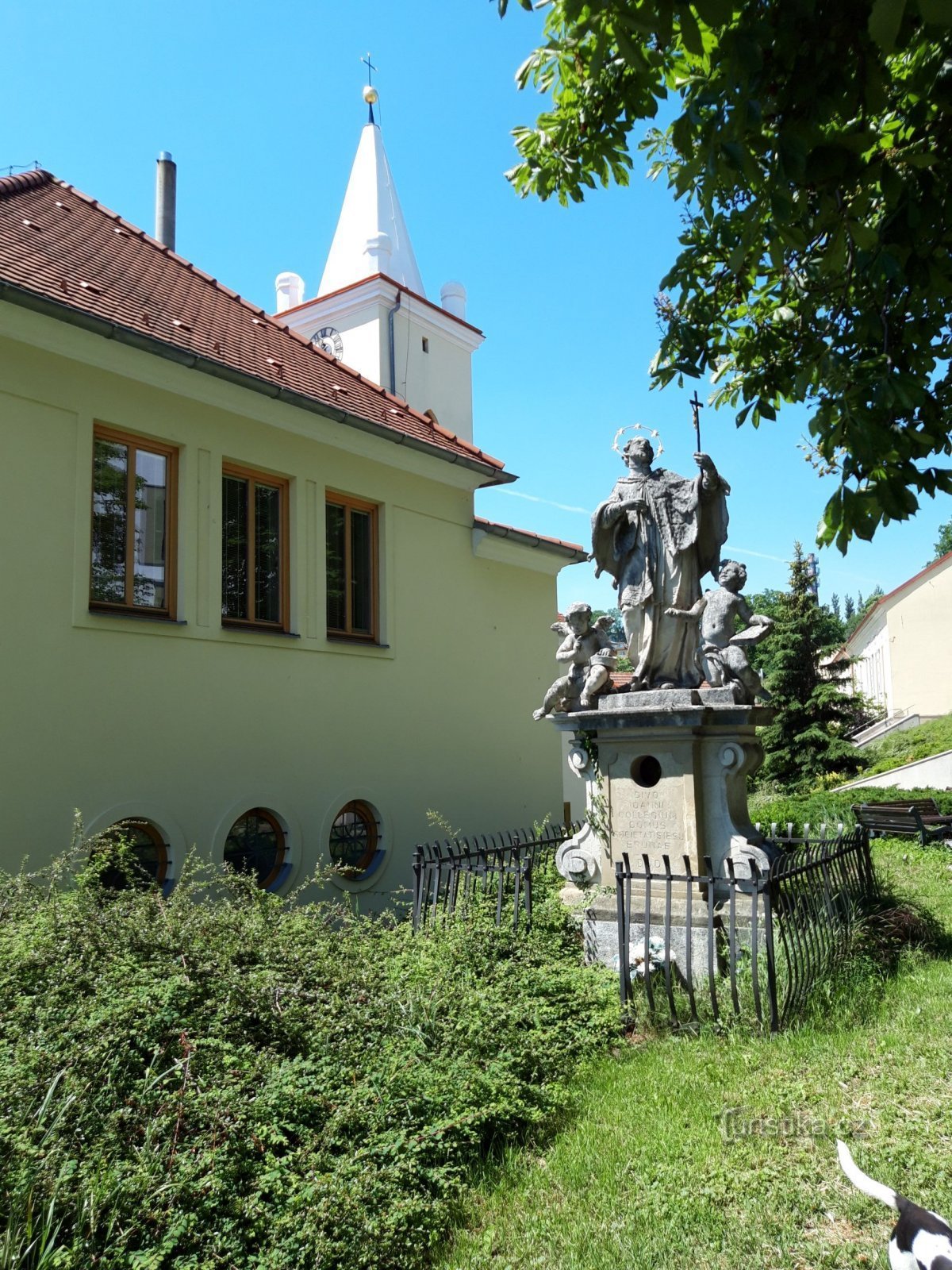Статуя св. Иоанна Непомуцкого в Брно, Дворцовая площадь