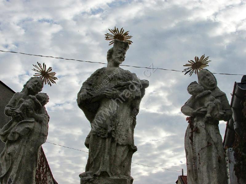 sousoší tří svatých