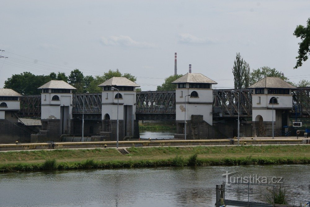 система водосливних веж