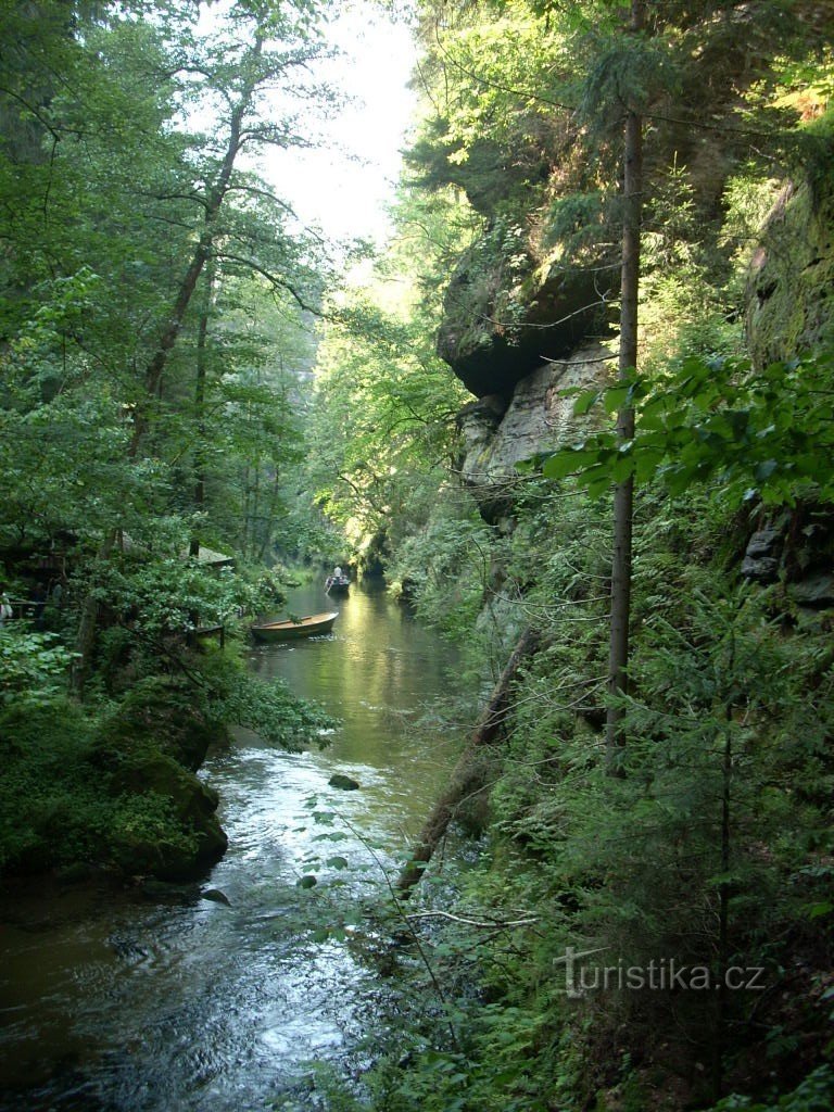 Through the gorges on Kamenice