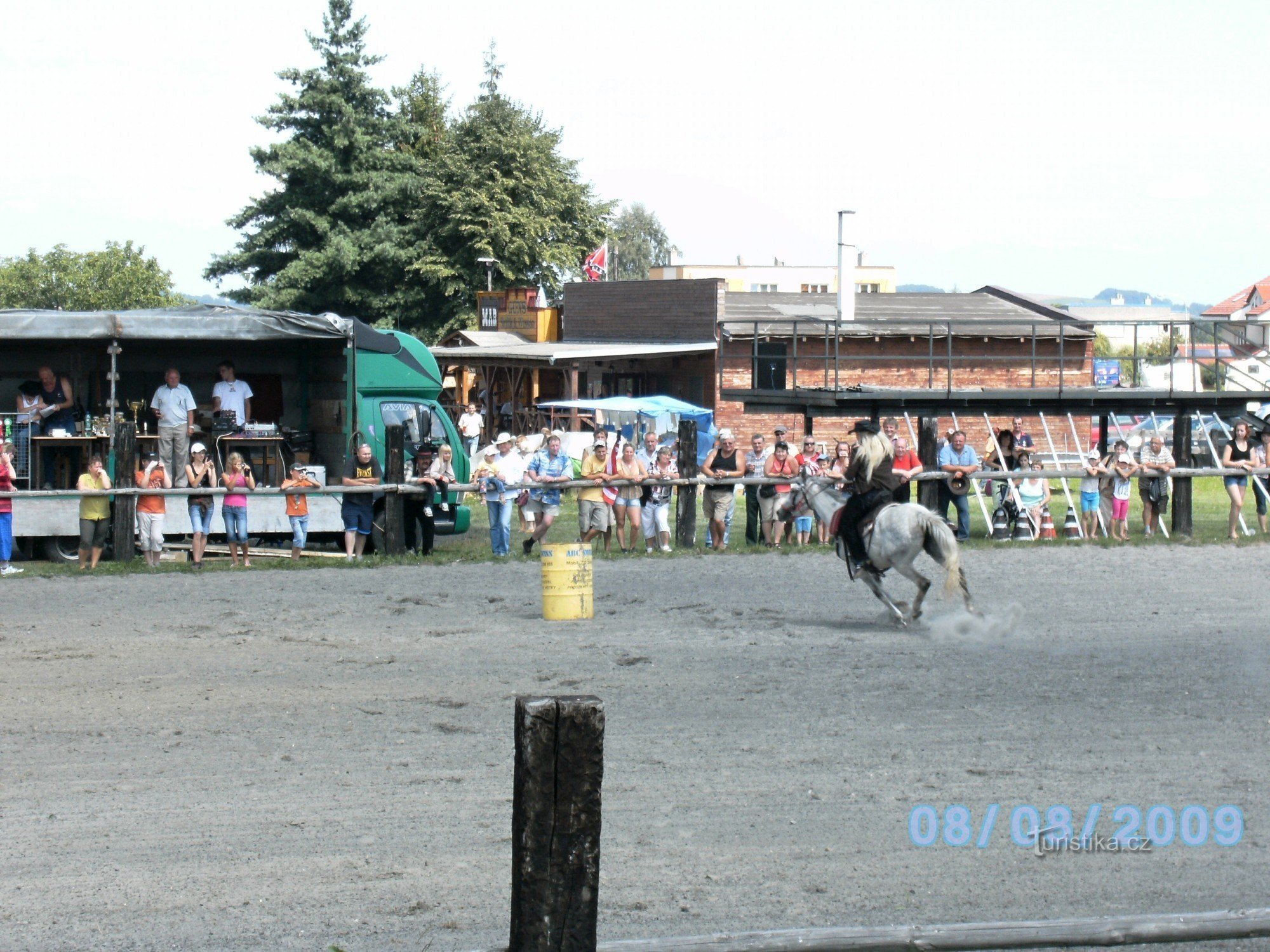 tekmovalna disciplina barrel race