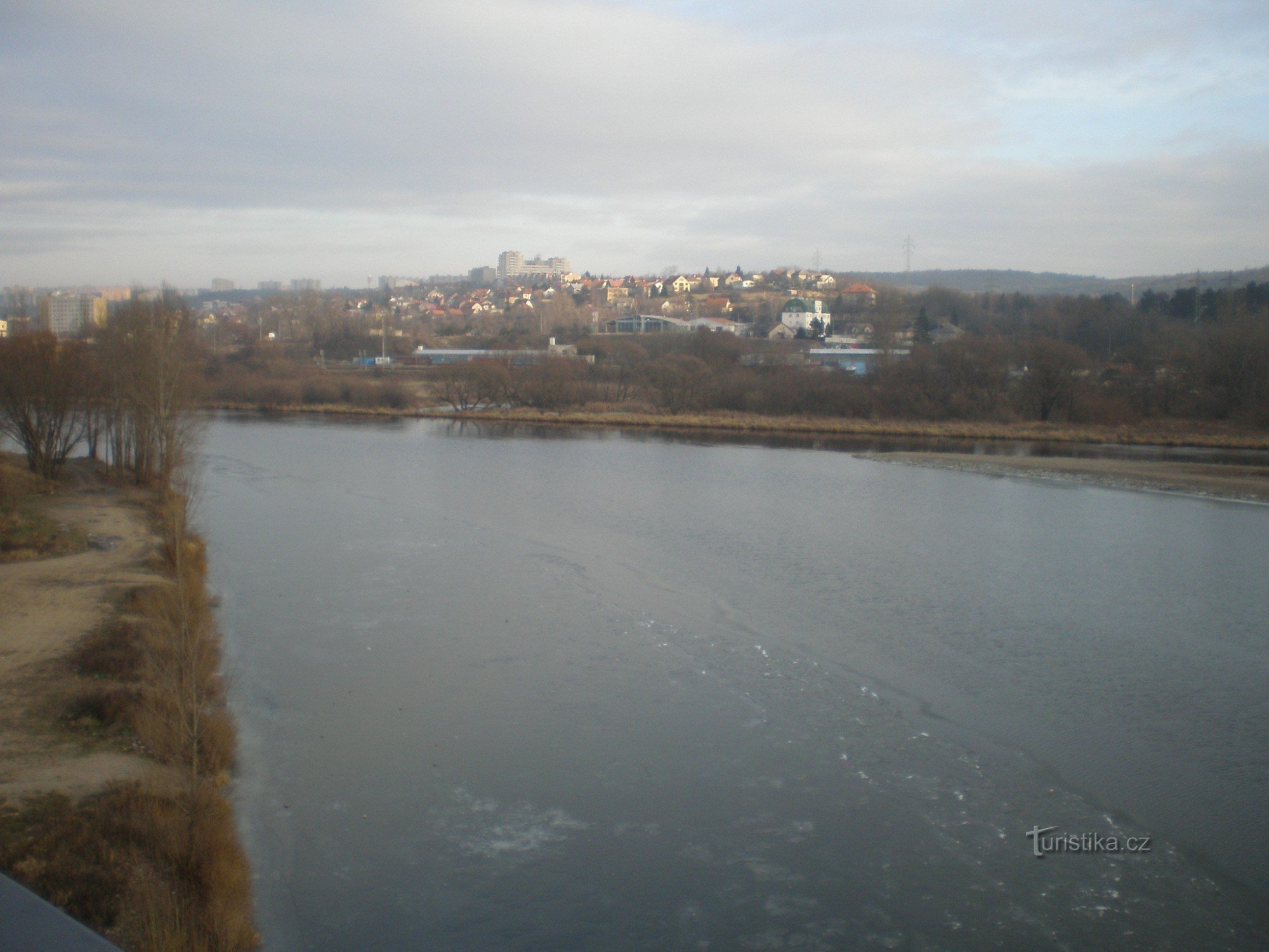 Der Zusammenfluss von Berounka und Moldau