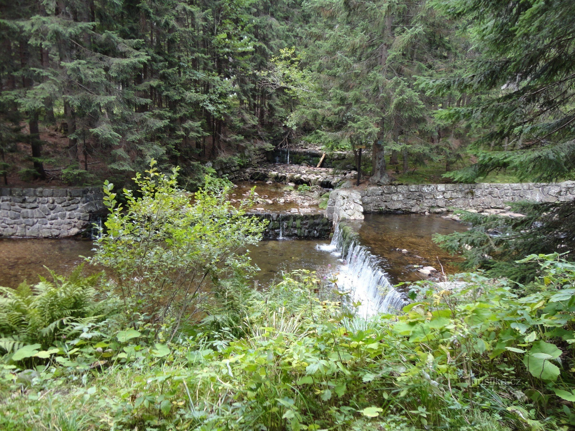 der Zusammenfluss von Modrý potok und Úpa