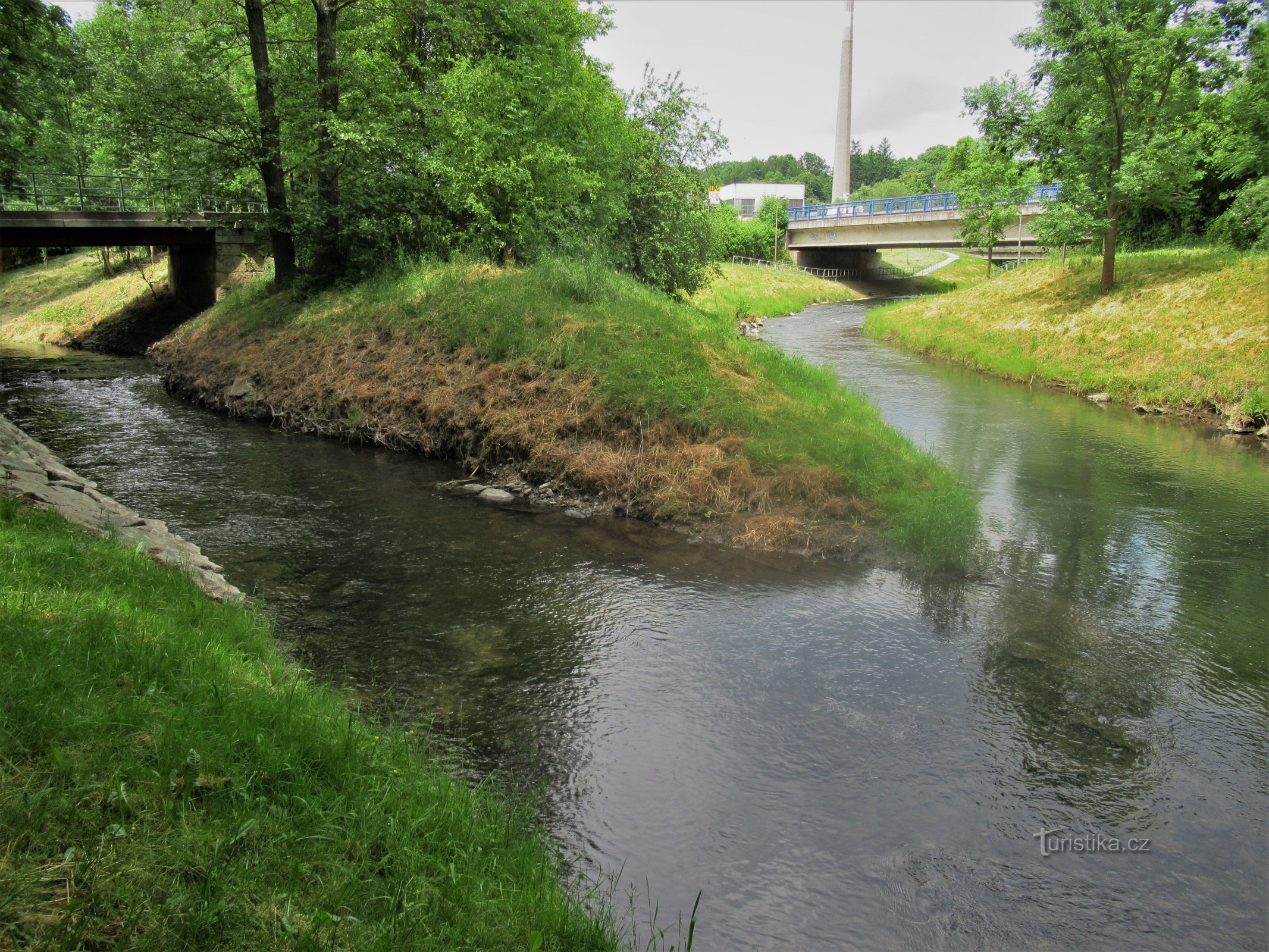 Zbieg Svitavy i Křetínki, z prawej płynie Svitava, z lewej Křetínka