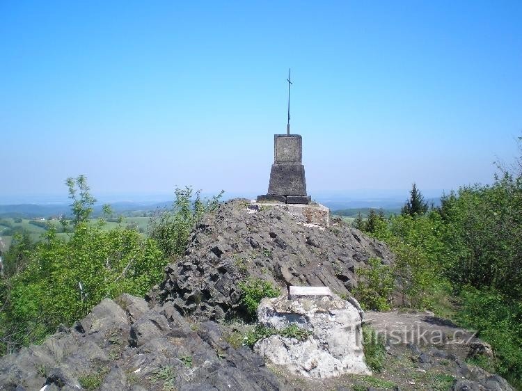 Špičák：山的玄武岩峰