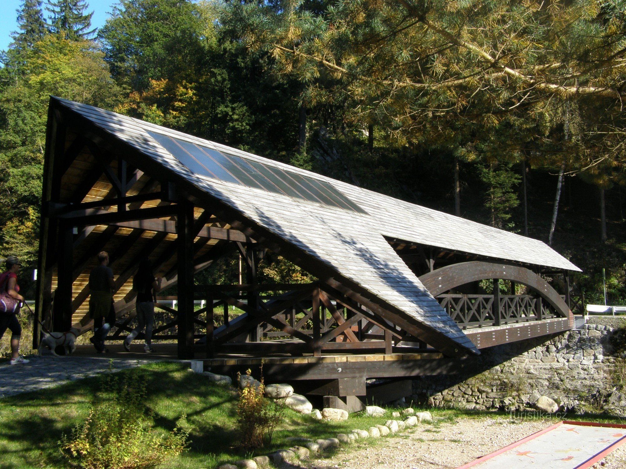 Špindlerův Mlýn - gångbro över Elbe