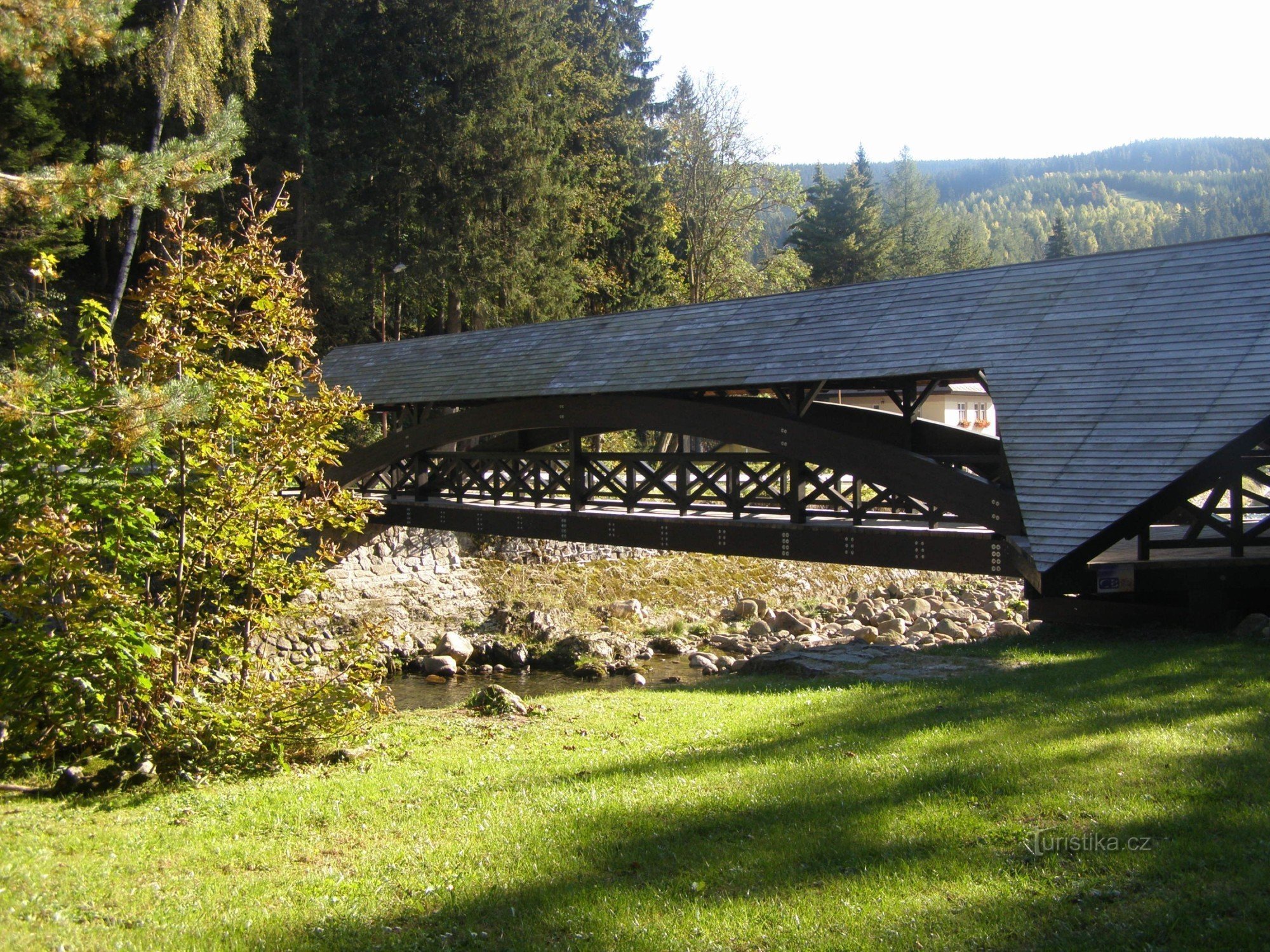 Špindlerův Mlýn - エルベ川に架かる歩道橋
