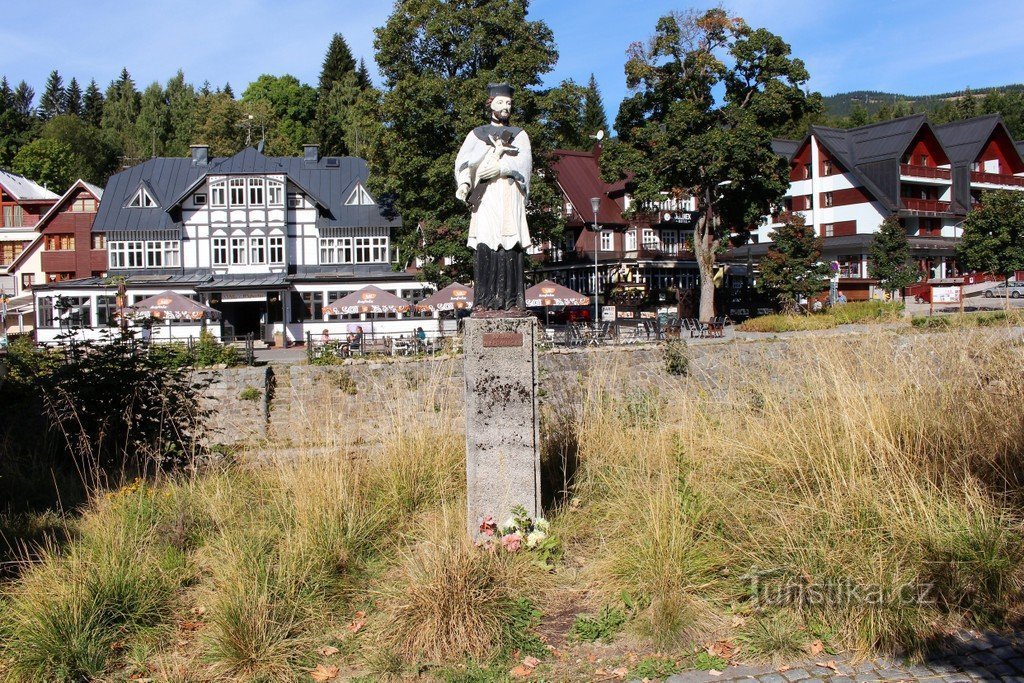 Špindlerův Mlýn, staty av St. Johannes av Nepomuk