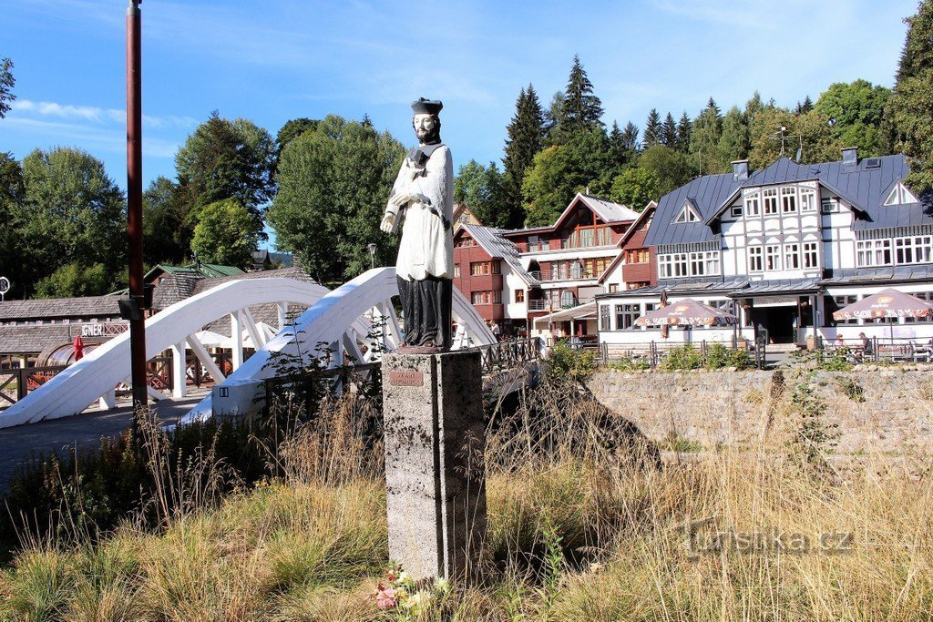 Špindlerův Mlýn, staty av St. Johannes av Nepomuk