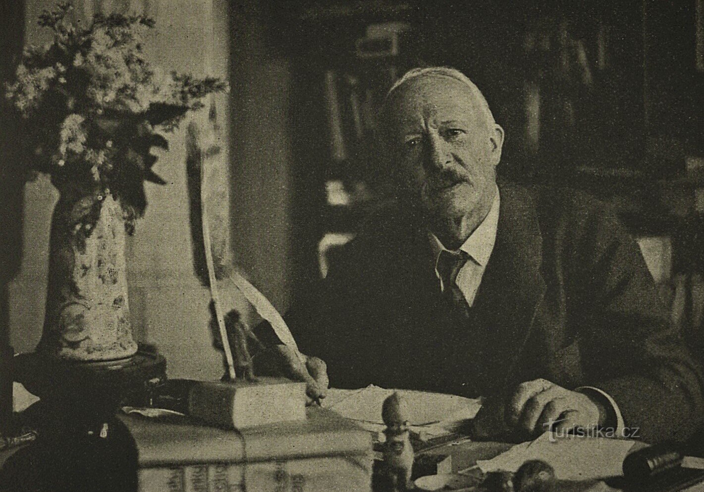 Schrijver Ignát Herrmann (waarschijnlijk 1915)