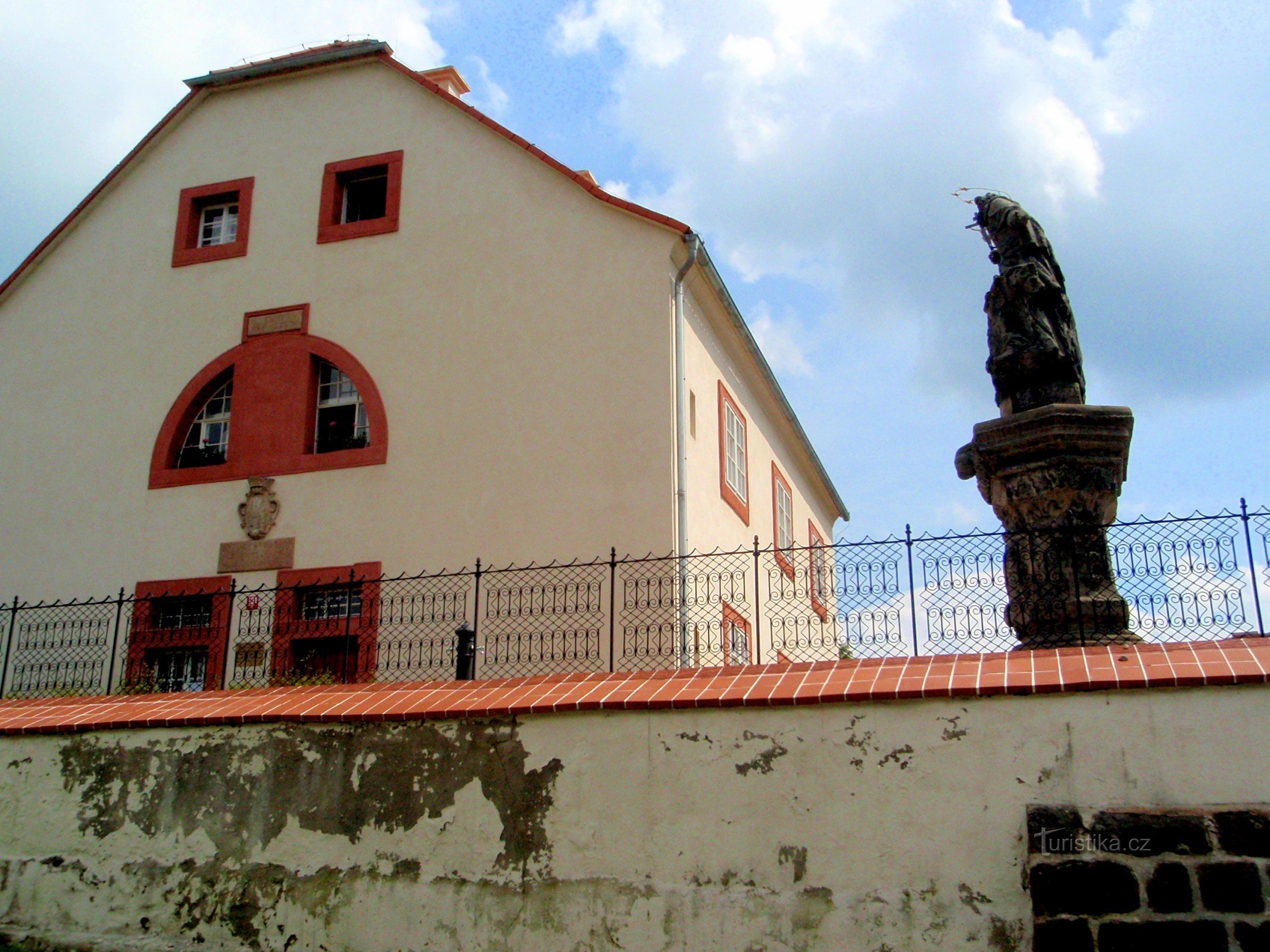 Hospital y museo de la ciudad - Mimoň