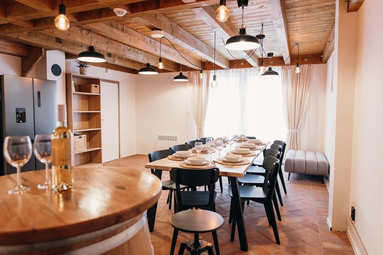 SPOLEČENSKÁ MÍSTNOST LISOVNA