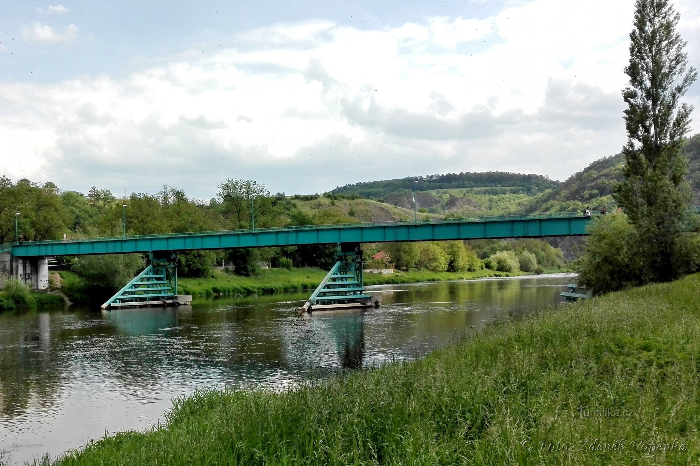 Servische voetgangersbrug over Berounka.