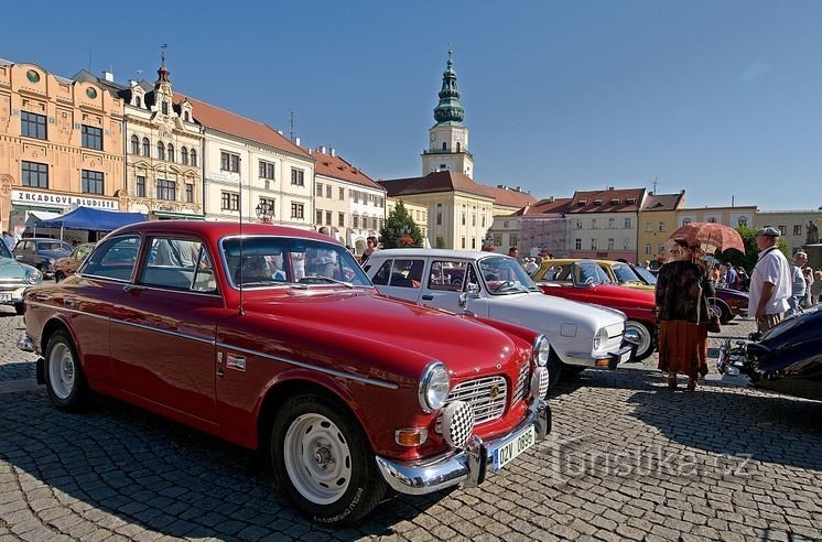 Augustus in Kroměříž begint met een autoshow en eindigt met militaire muziek