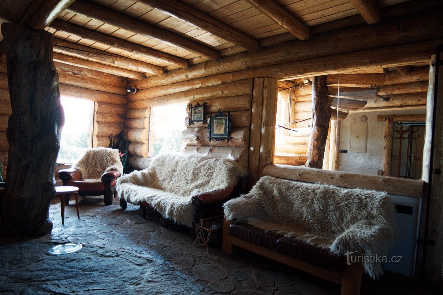 Log cabin_clubhouse