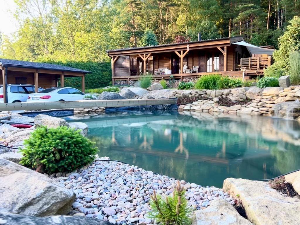 Sruby u Železné Růže, Srub u Potoka, titulka