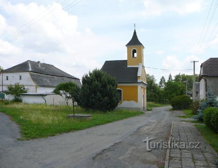 Stable: Semi-trailer with a chapel