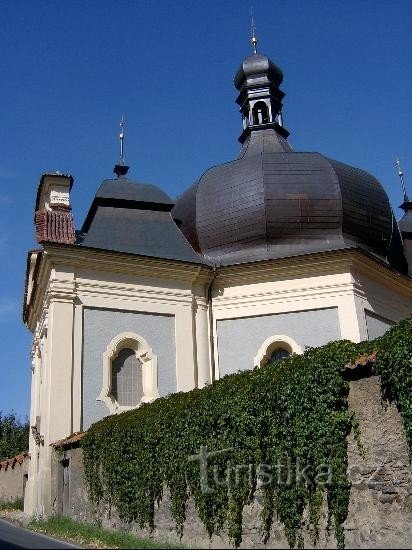 Zamek Šťáhlavy: zamek znajduje się w północnej części wsi przy drodze prowadzącej do Starego Pilznaca