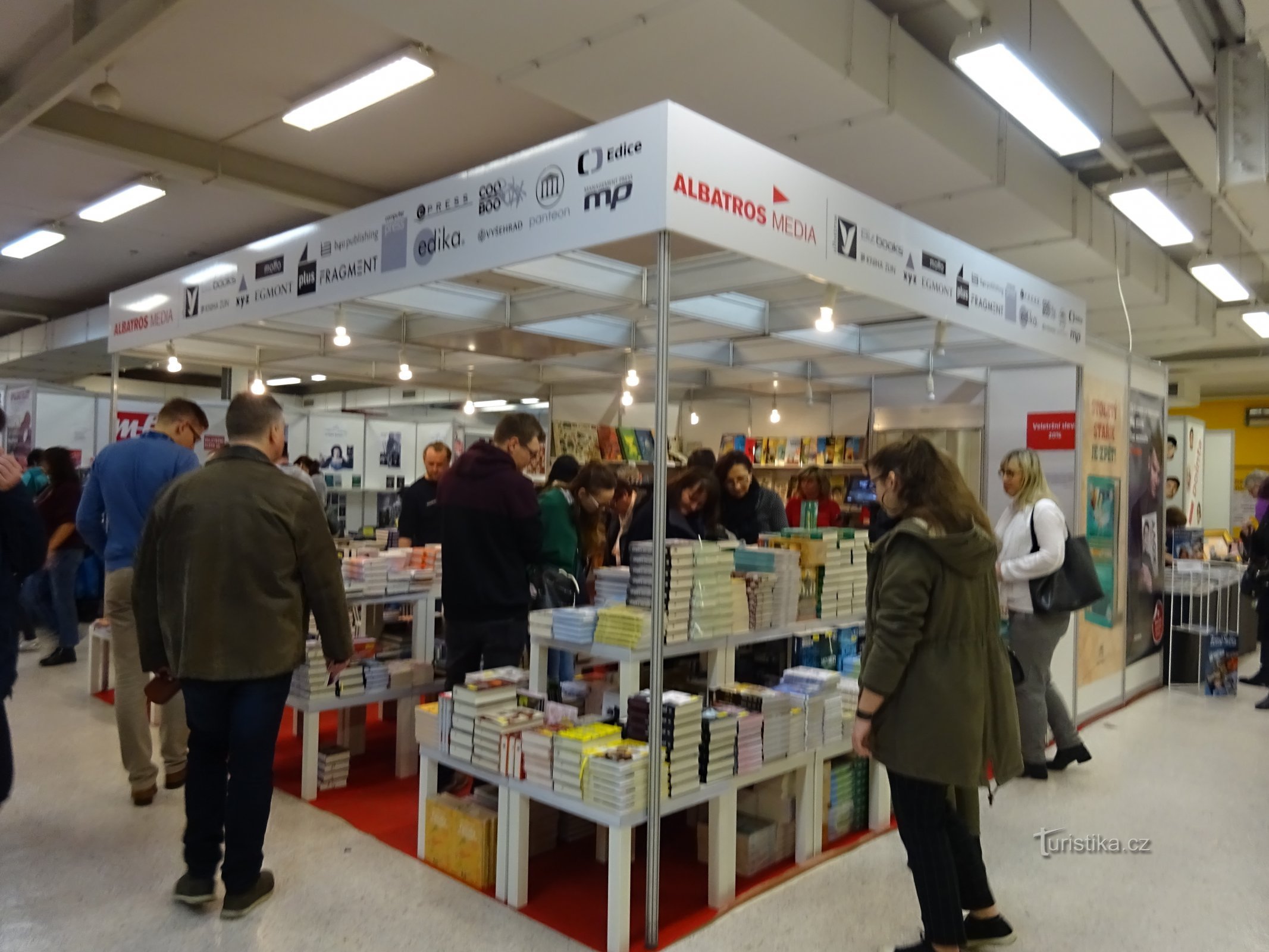 stand di letteratura per bambini