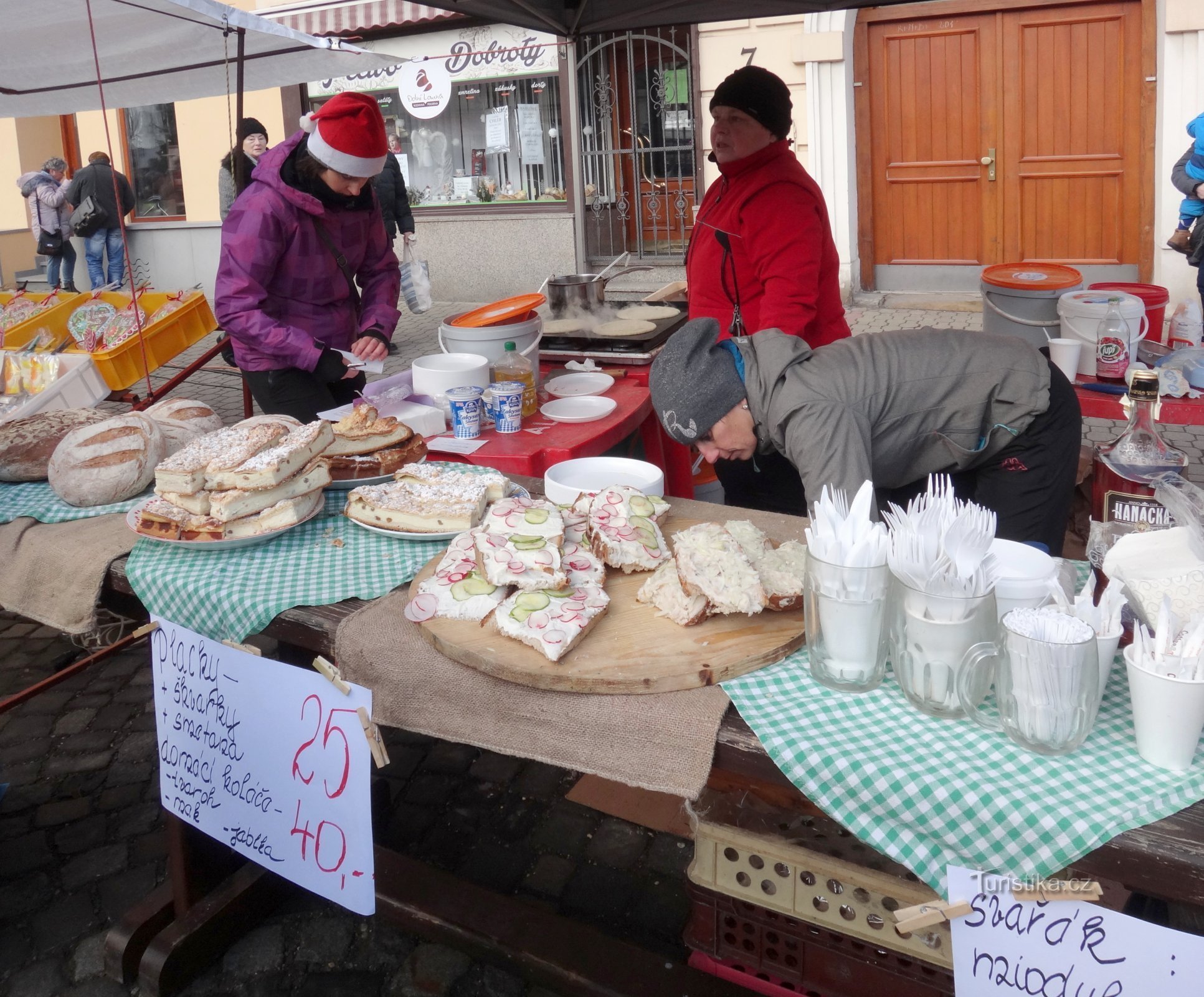 un stand où l'on faisait des galettes de pommes de terre