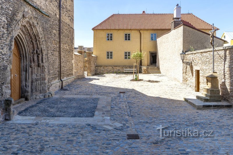 Den gamla församlingsskolan på Bartholomew Hill